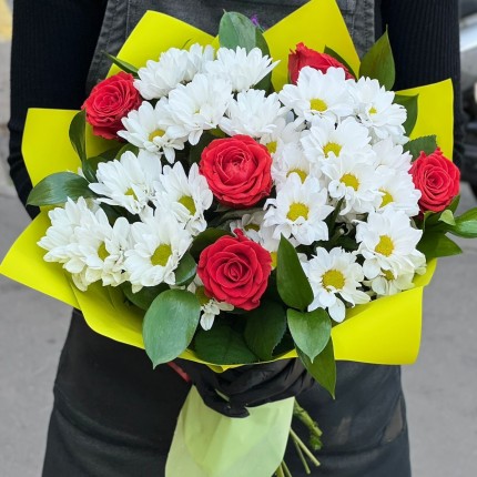 Букет с розами и хризантемами "Волшебство" - заказ с достакой с доставкой в Новокузнецке
